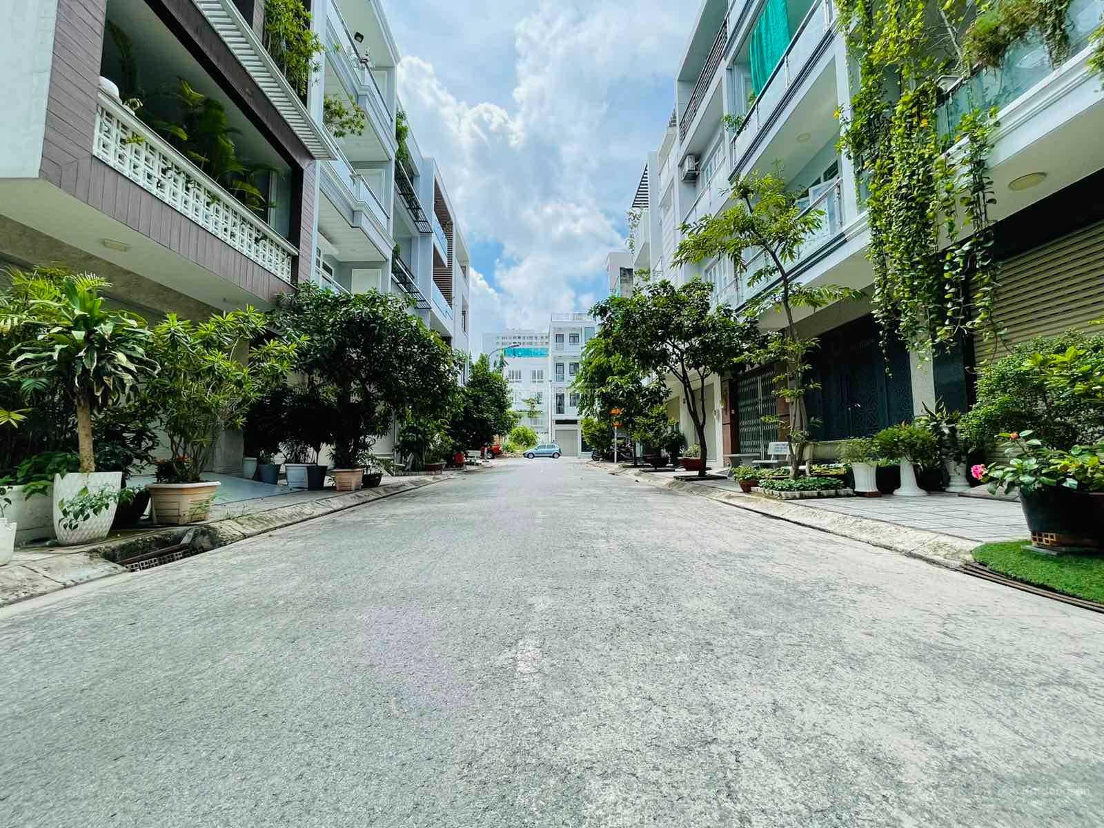 Cần bán gấp nhà 3 lầu HXH Lê Thị Hồng, Khu căn cứ K26, P17 DT 4,5 x 15m, giá 9 tỷ