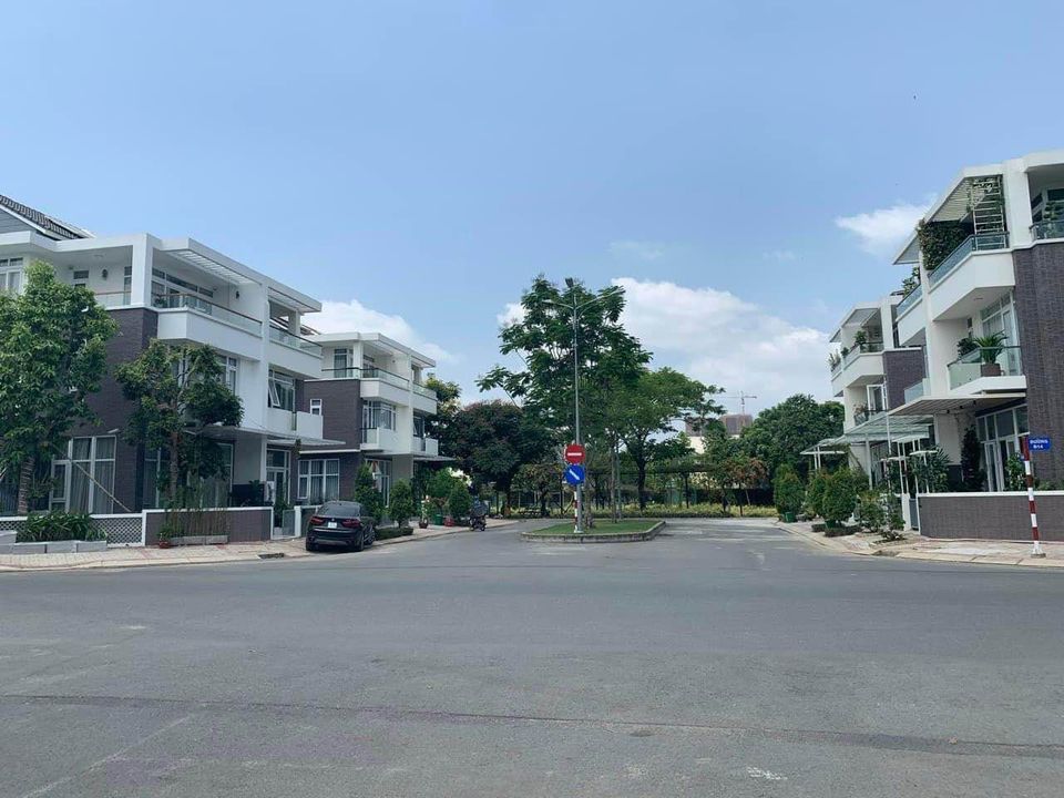 Biệt Thự Khu Jamona Golden Silk - 134m2 Bán Gấp Giá Còn 20,8 Tỷ - Bùi Văn Ba - Quận 7