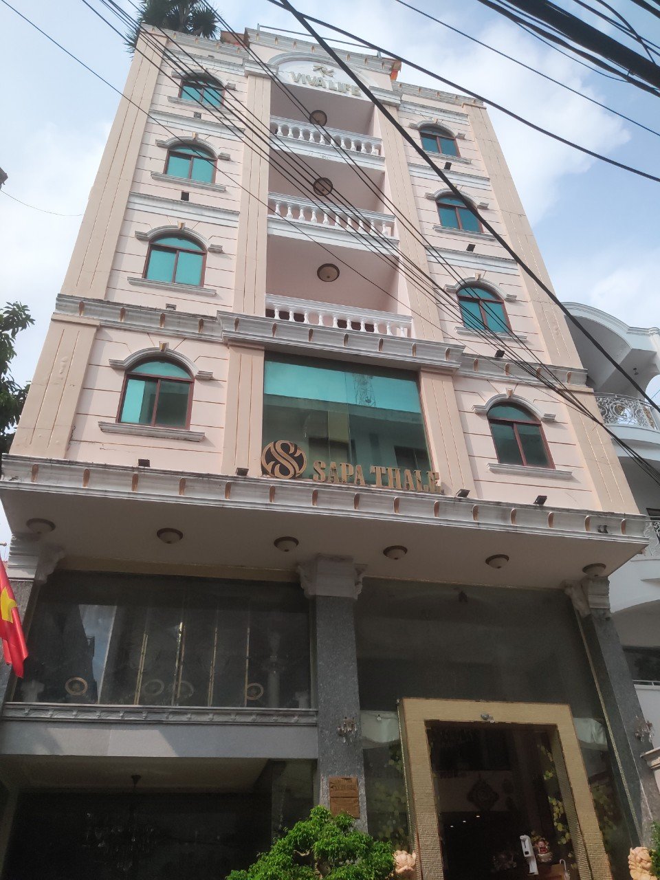 Gia đình cần bán gấp nhà 8m dài 20m đường HXH Nguyễn Cảnh Chân Quận 1