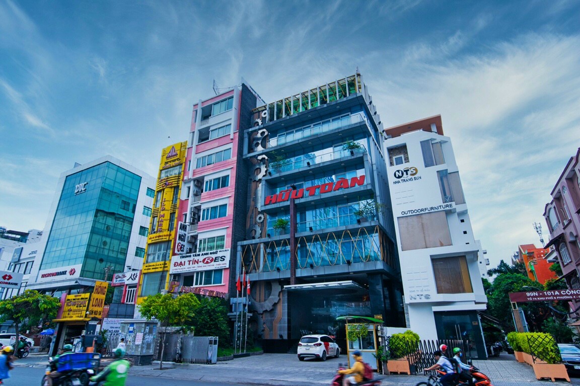 Ngộp bank bán gấp nhà mặt tiền đường Thành Thái, Quận 10. DT: 4x18m, nhà trệt 3 lầu giá 25.5 tỷ TL