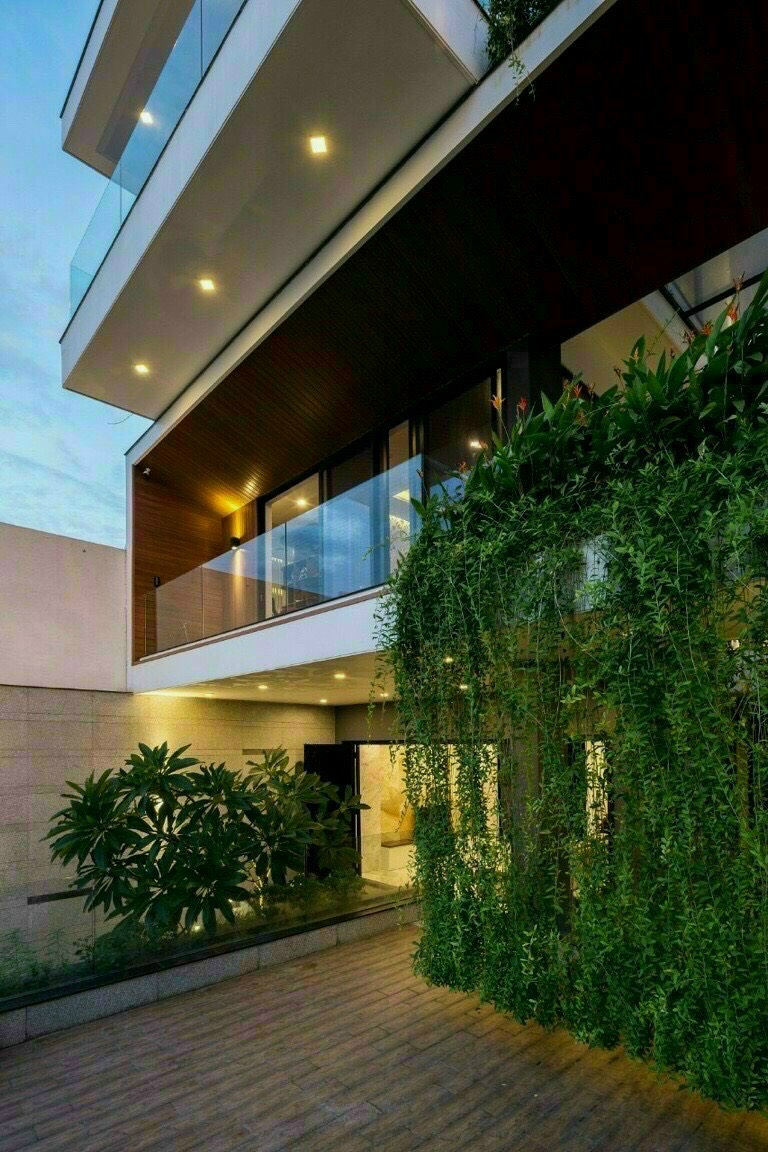 Diện tích quá đẹp - bán gấp căn nhà đường 3 Tháng 2. Dt: 9x23m. 210m2 công nhận. Giá 43 tỷ