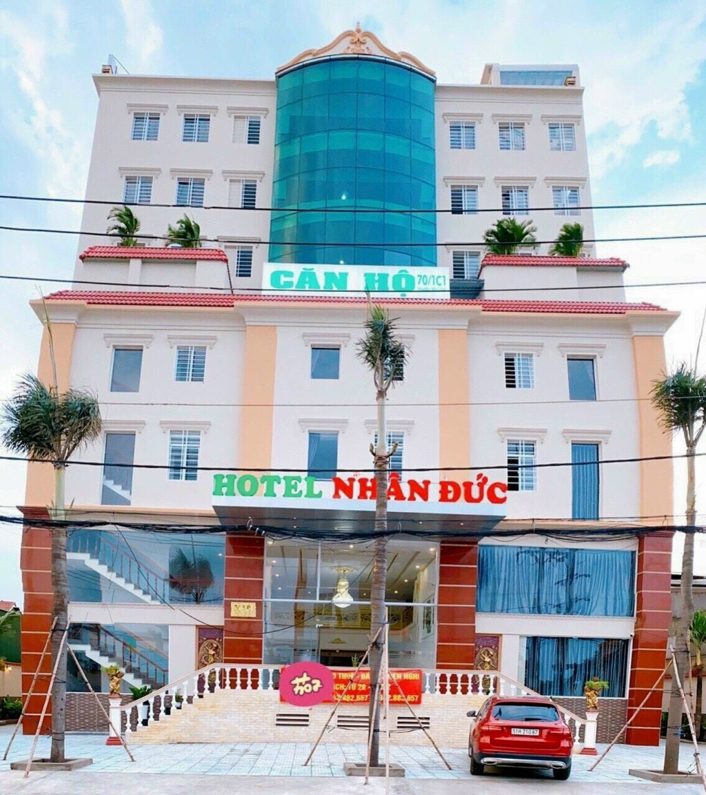 Bán Khách sạn cao cấp 4* số 104 - 110 Châu Văn Liêm Quận 5