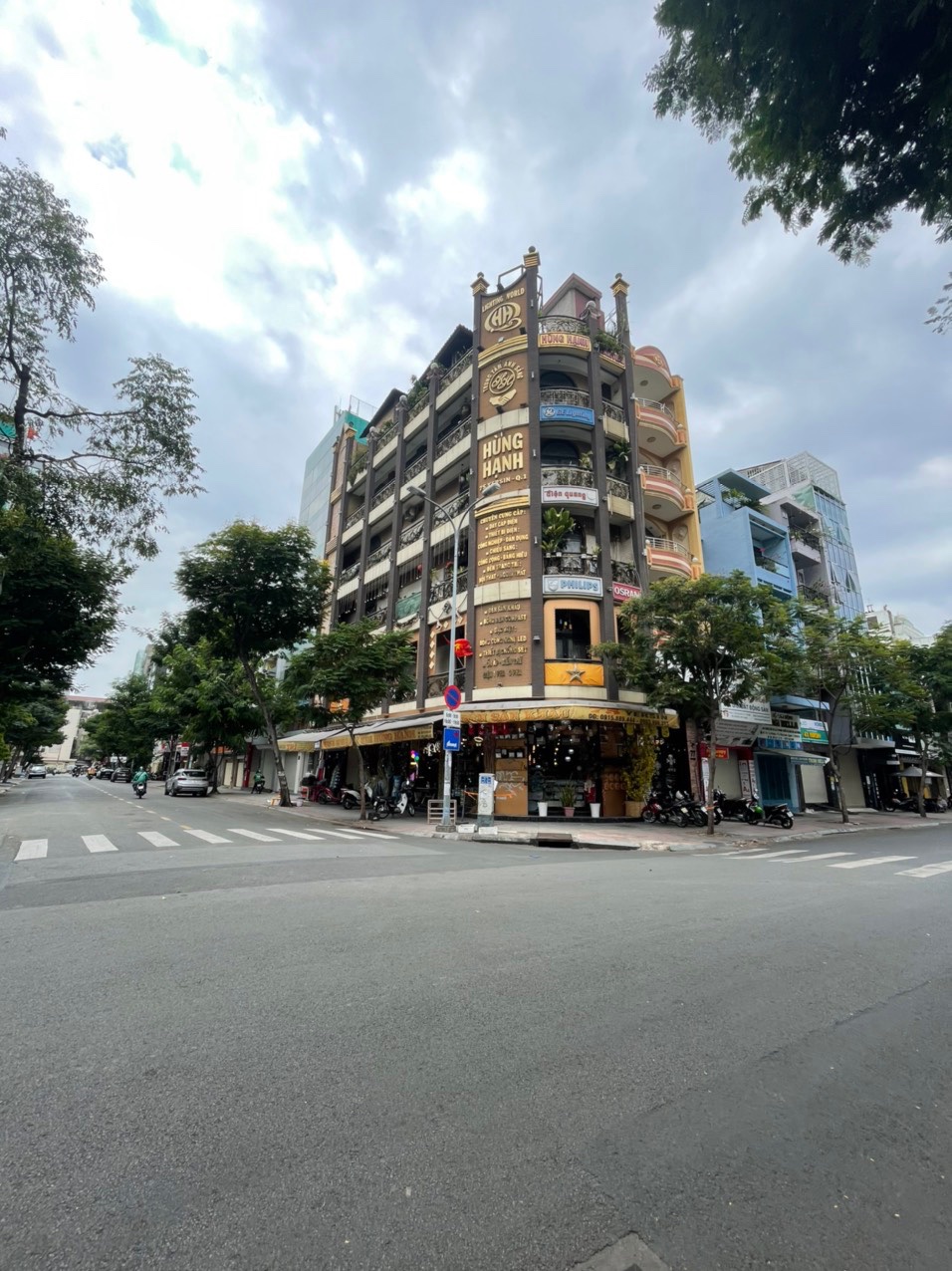 Bán nhà góc 2 mặt tiền đường Võ Thị Sáu P. Tân Định Q1. 8.1x25m. Nhà 5 tầng. 95 tỷ TL
