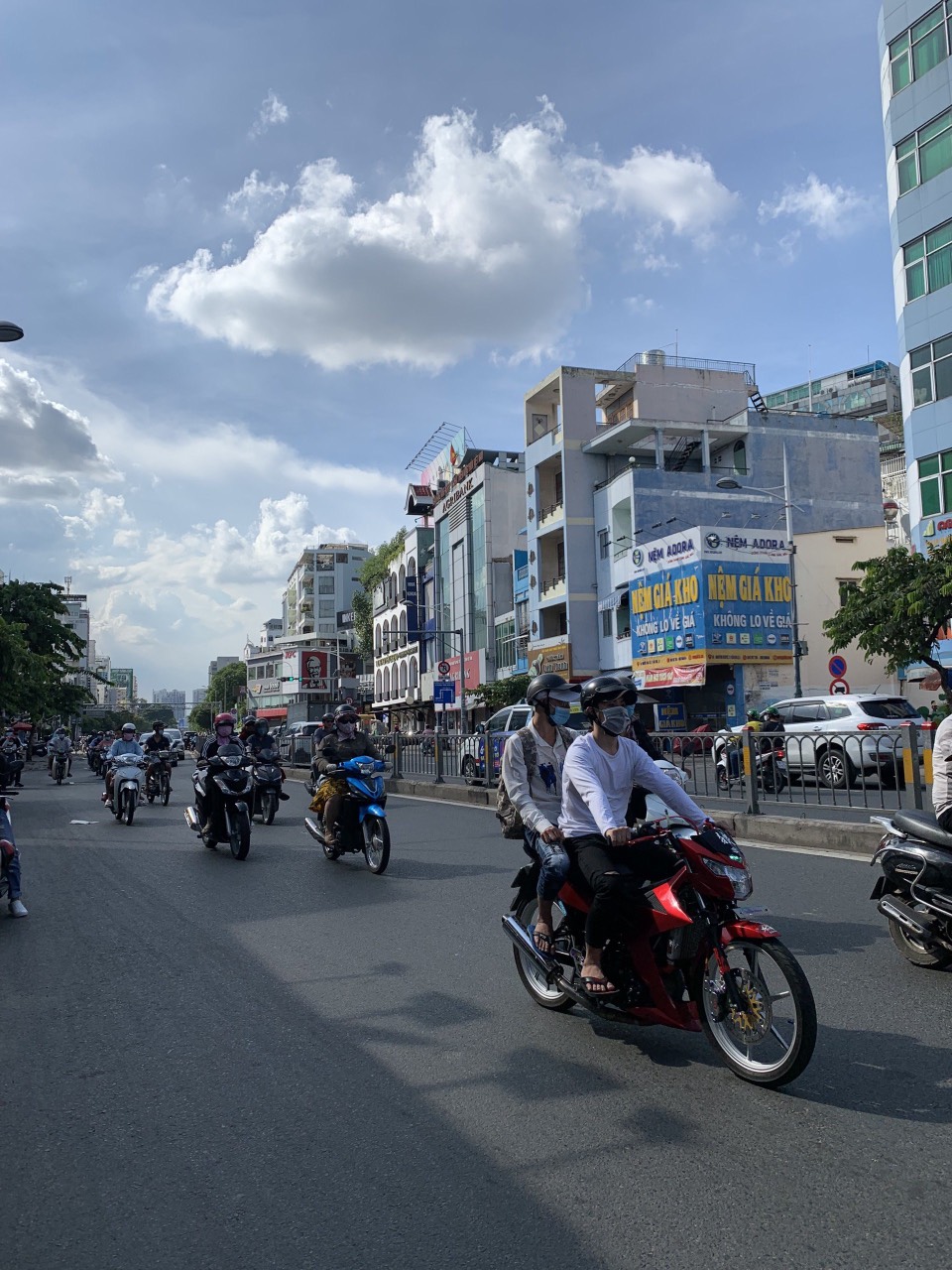 DT: 4x25m; mặt tiền Lý Thường Kiệt P8 Tân Bình; siêu vị trí, vỉa hè 6m; 3 lầu giá rẻ nhất khu vực