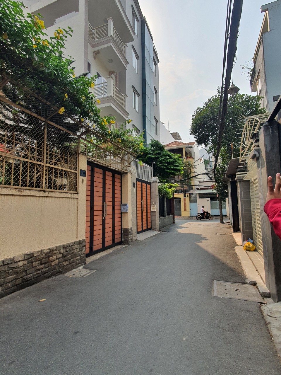 Biệt thự đẹp đường Hồng Hà, Phú Nhuận. DT: 8*30m, vuông vức. Giá chỉ: 32 tỷ