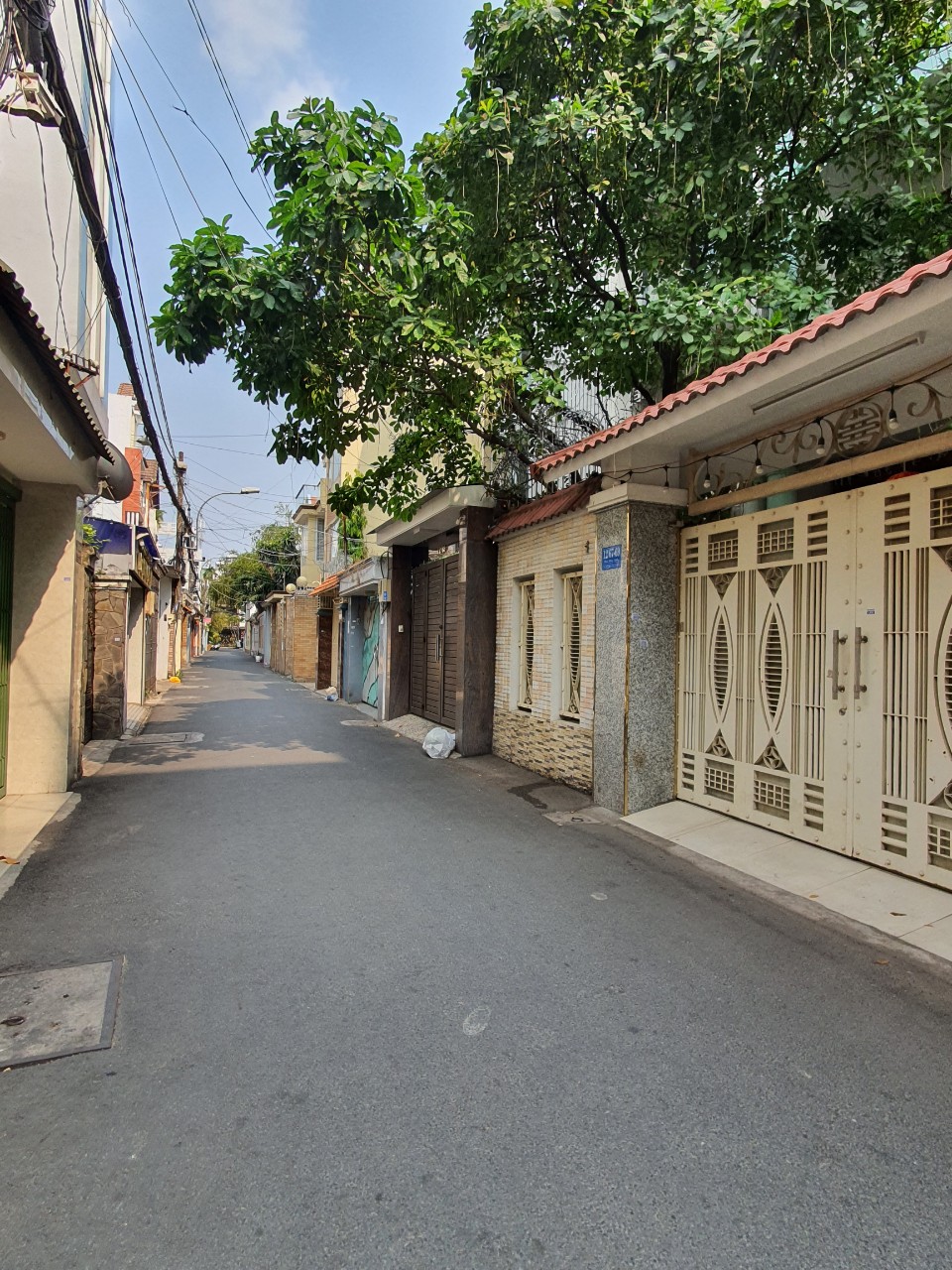 Nhà đẹp đường Hồ Văn Huê, Phú Nhuận. DT: 8*30m, vuông vức.GPXD: Hầm - 7 tầng