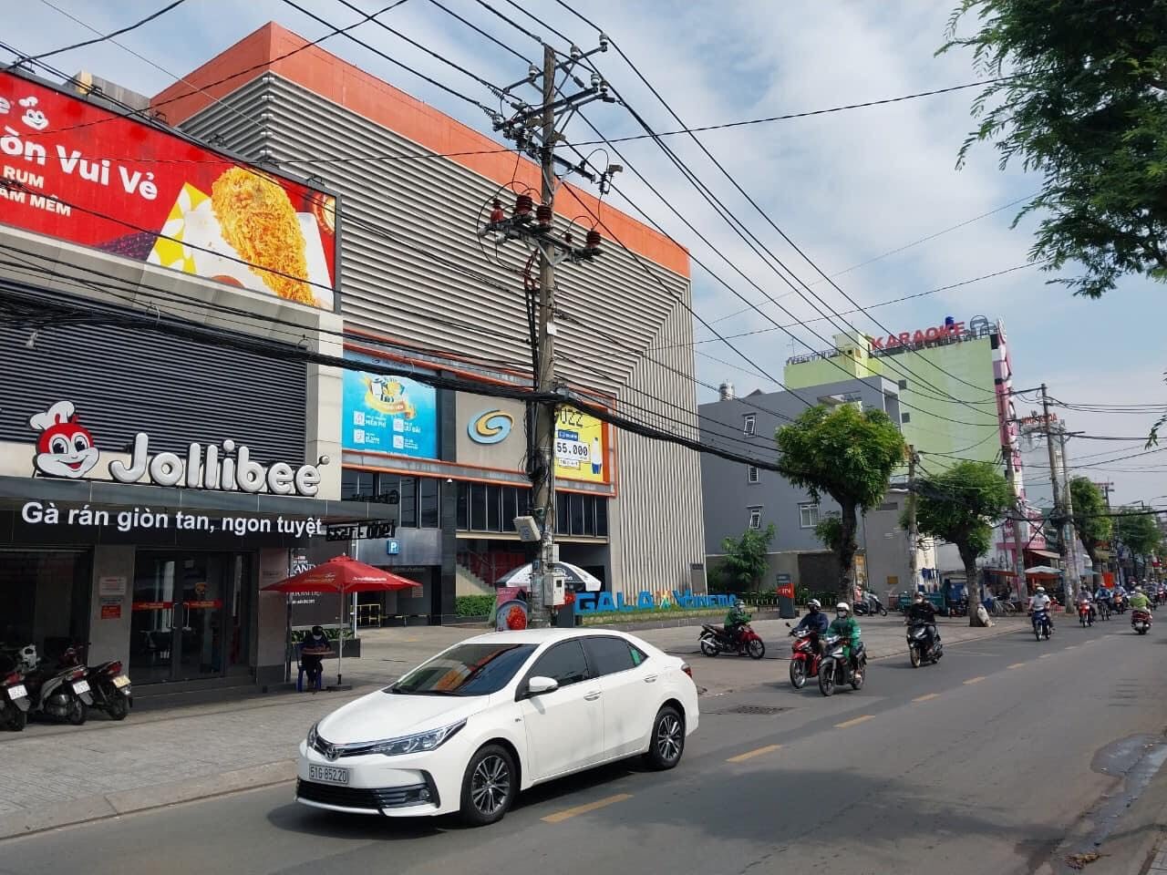 Ngộp ngân hàng bán gấp MTKD Nguyễn Văn Quá, 300m2, ngang 8m, 27 tỷ.
