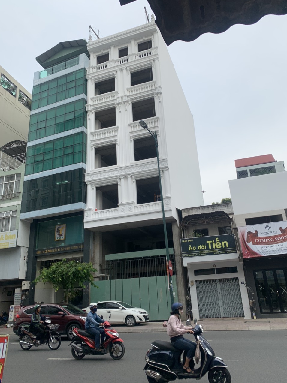 Bán nhà MT Nguyễn Thái Bình, P.4, Q.Tân Bình. DT: 7,1 x 17.5m, hầm, 6 tầng sàn suốt văn phòng