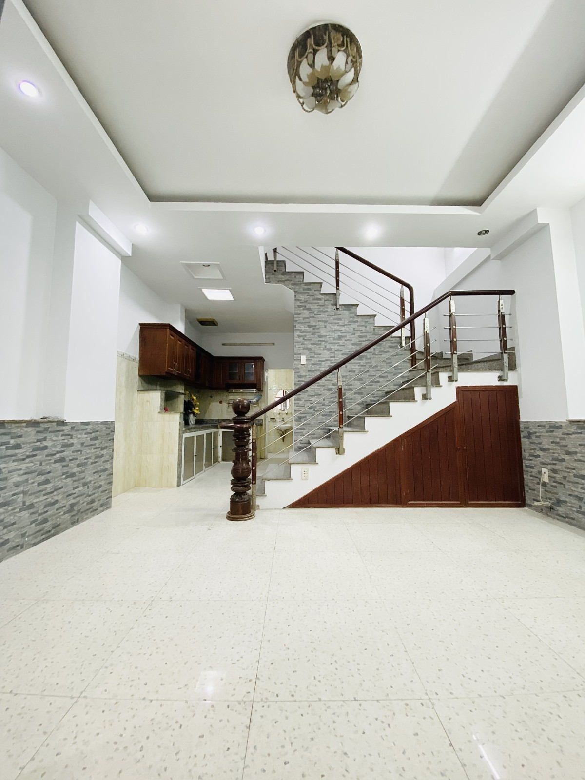 Xoắn bán giảm 400t, HXH Nguyễn Xí 51m2, 4 tầng, 5 x 11, NHỈNH 6 TỶ, P26 Bình Thạnh. Nhà đẹp ở ngay, view cực định.