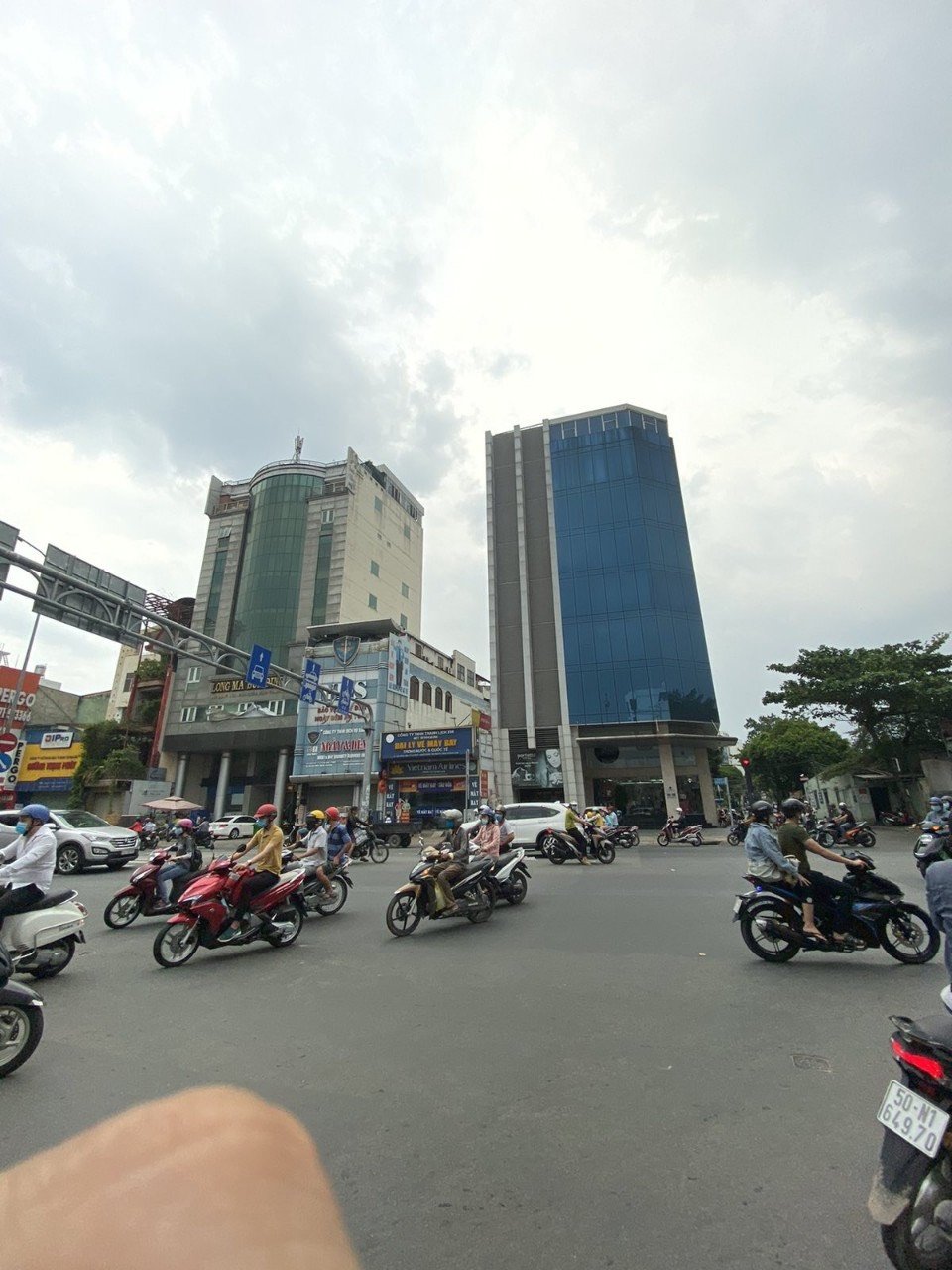 Bán nhà mặt tiền đường Hoà Bình, quận Tân Phú, diện tích 21x45m, giá chỉ 95 tỷ