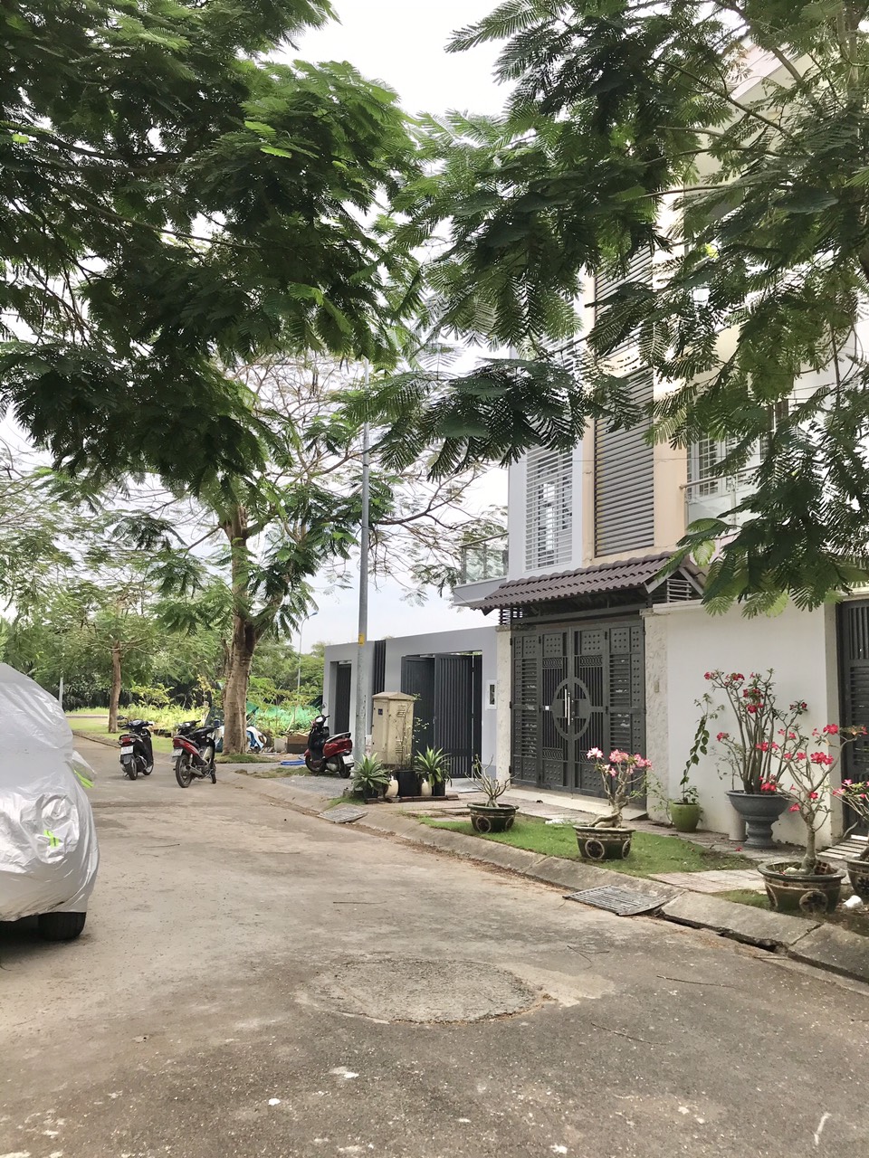Bán căn nhà góc 6.4x19m KDC Topia Khang Điền Phú Hữu Q9.