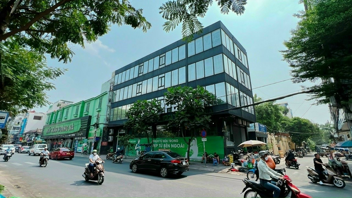 Tòa nhà  2 Mặt tiền Q1.Trần Quang khải .15 x17 4 tầng. giá 120ty HDT 200 TR