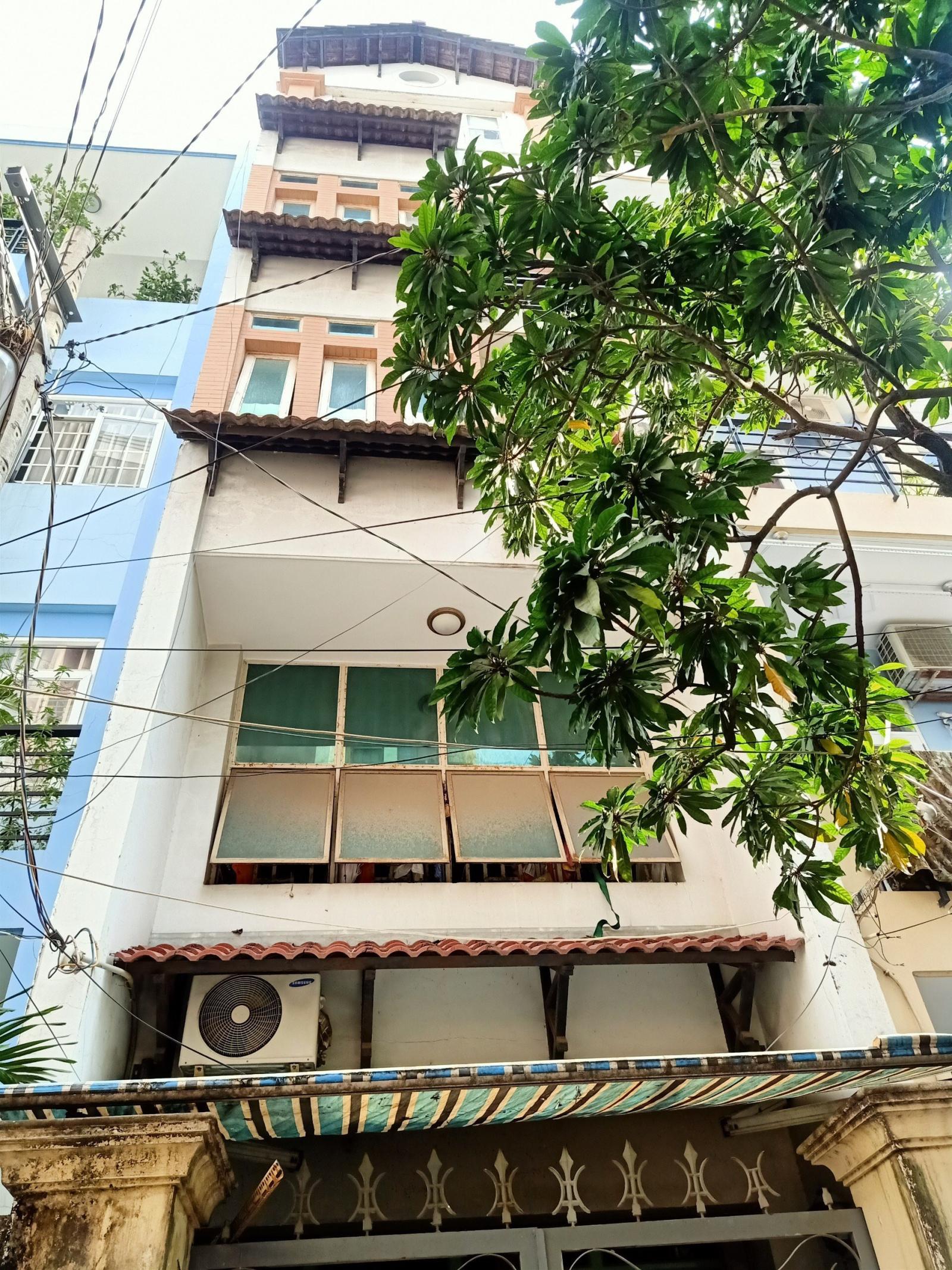 Bán nhà mặt tiền đường Nguyễn Tri Phương, P4, Q10 (3.5 nở hậu 4.4*19m) 5 lầu HĐ thuê 70tr vỉa hè 10m