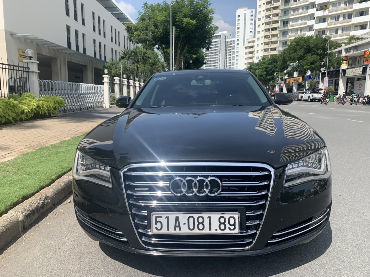 Bán nhanh Audi A8 xe 1 chủ đi 90k km đẹp như mới