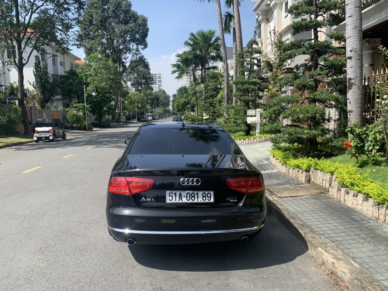 Bán nhanh Audi A8 xe 1 chủ đi 90k km đẹp như mới