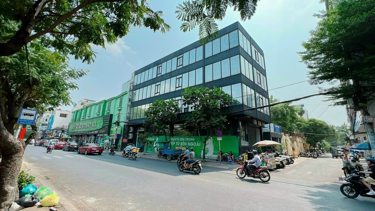 Bán nhà góc 2MT Đồng Đen, P. 11, Q. Tân Bình, 30x10m, H-4 tầng, HĐT cao, khu sầm uất.