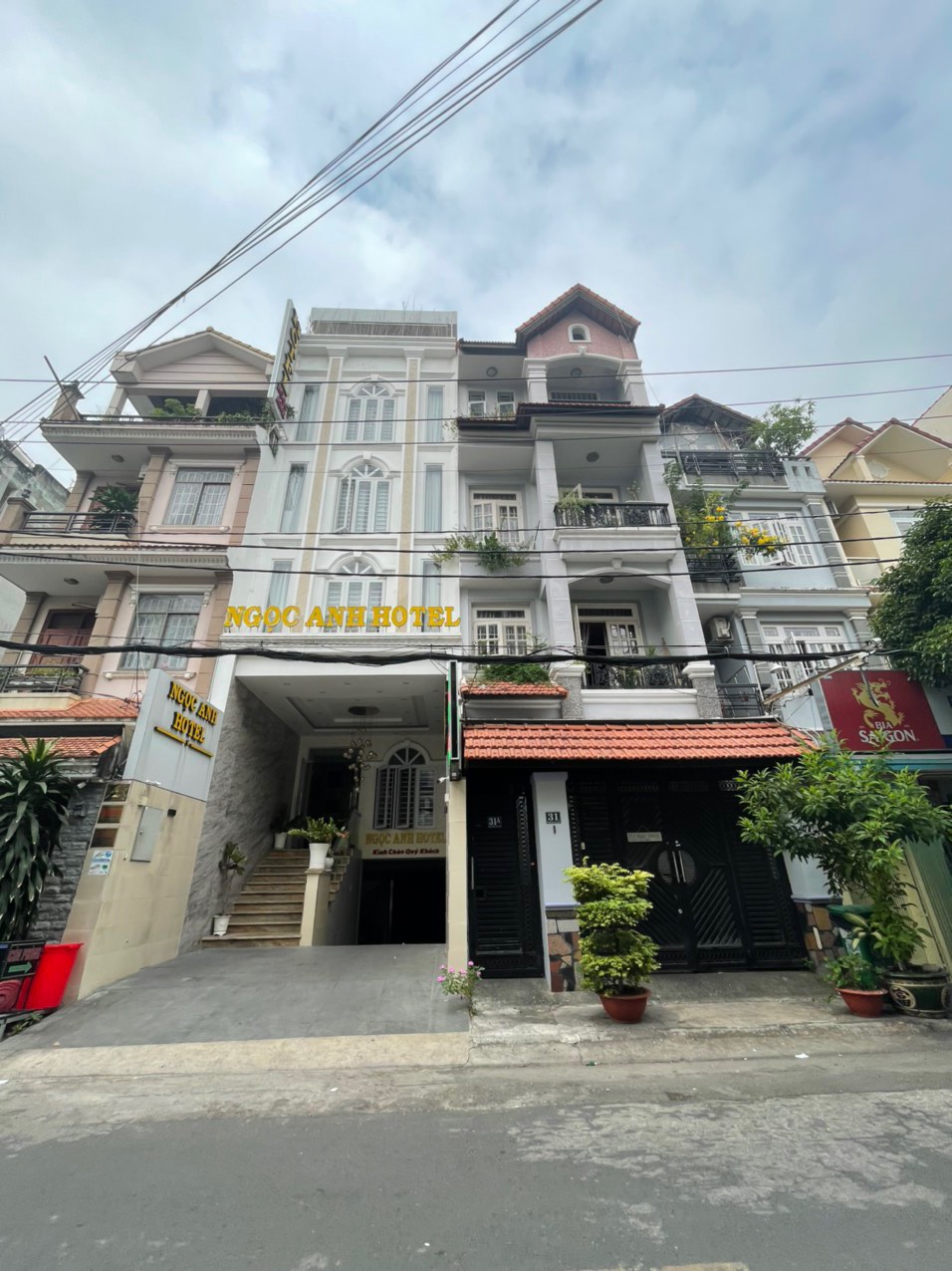 Hotel 2 Sao Mặt Tiền Khu Sân Bay, P. Tân Bình - HĐ thuê 100tr/th 