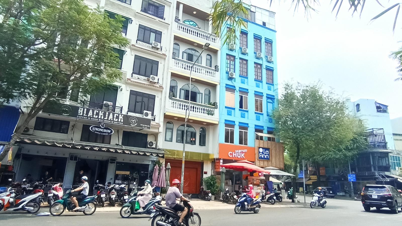 Bán khách sạn mặt tiền Bà Huyện Thanh Quan, P6, Q3. DT: 8.6x27m, hầm, 9 lầu. Gía bán 200 tỷ