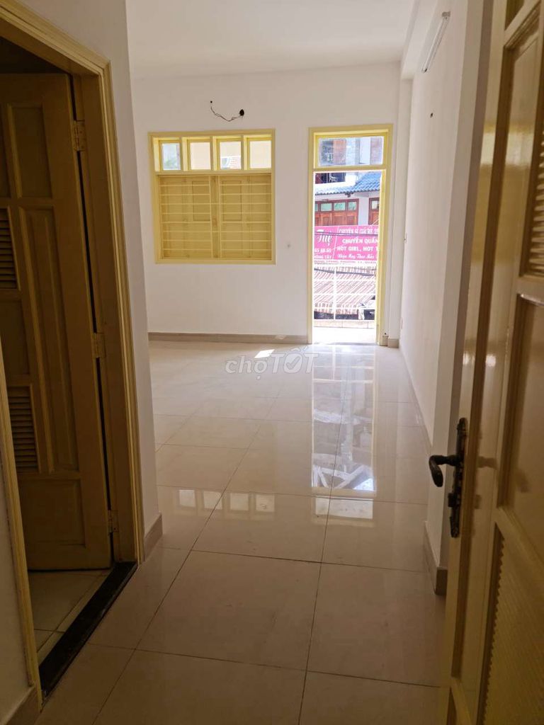 Nhà mặt tiền trục chính chợ Hạnh Thông Tây