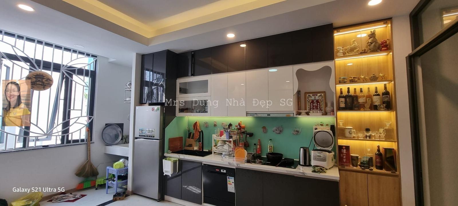 Nhà MTKD ngay sân bay, 95m2, ngang to 4.2m, 4 lầu Nguyễn Văn Công, tiềm năng, 18 tỷ