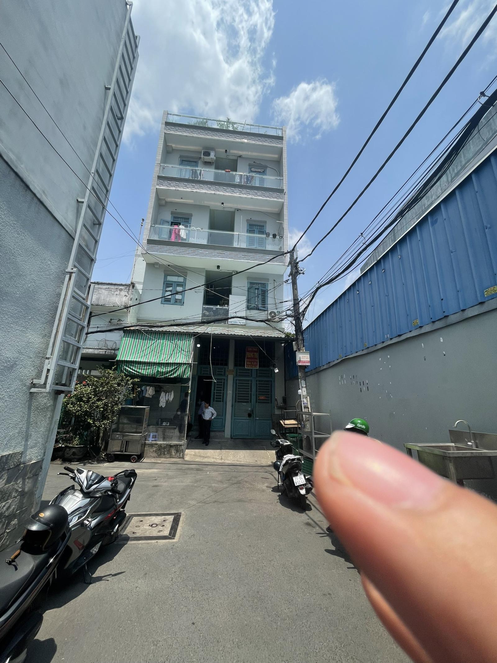 Tòa nhà CHDV đường Trường Chinh, Q. Tân Bình - HĐ thuê 153TR/TH - chủ ngộp Bank