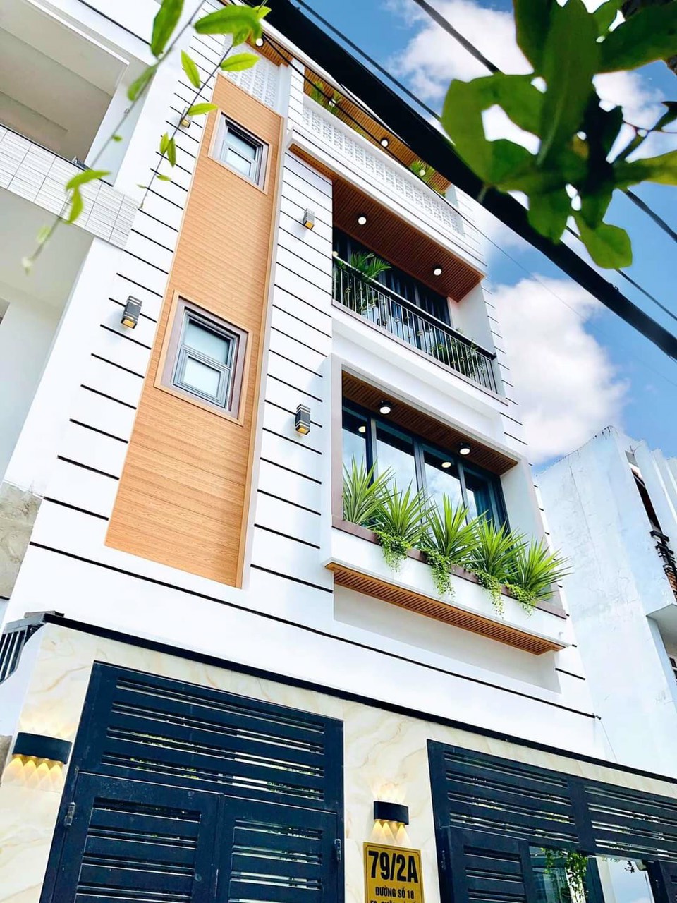 Cần bán gấp căn nhà Mặt tiền Lê Văn Huân, P.13 Tân Bình, (4,1x28m NH 5,6m) 4 tầng , giá 14,5 tỷ
