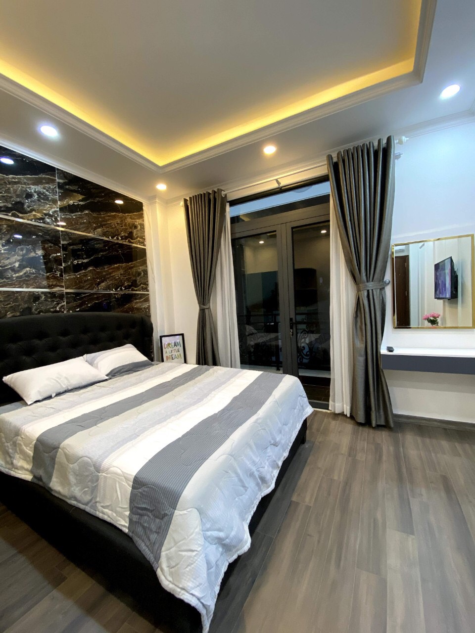 CHDV VIP Thành Thái, Quận 10, 4*25m, 16 Phòng, chỉ 19,3 tỷ