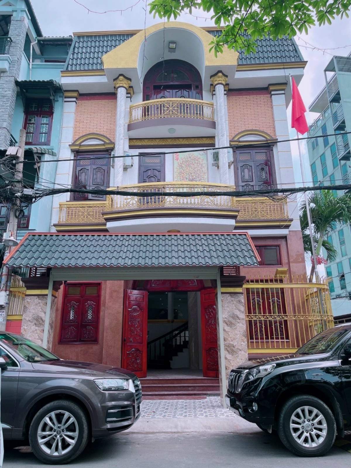 Bán biệt thự nội bộ trong khu vực vip đường 101 Nguyễn Chí Thanh Q5. DT: 8x20m, 3 lầu, thang máy