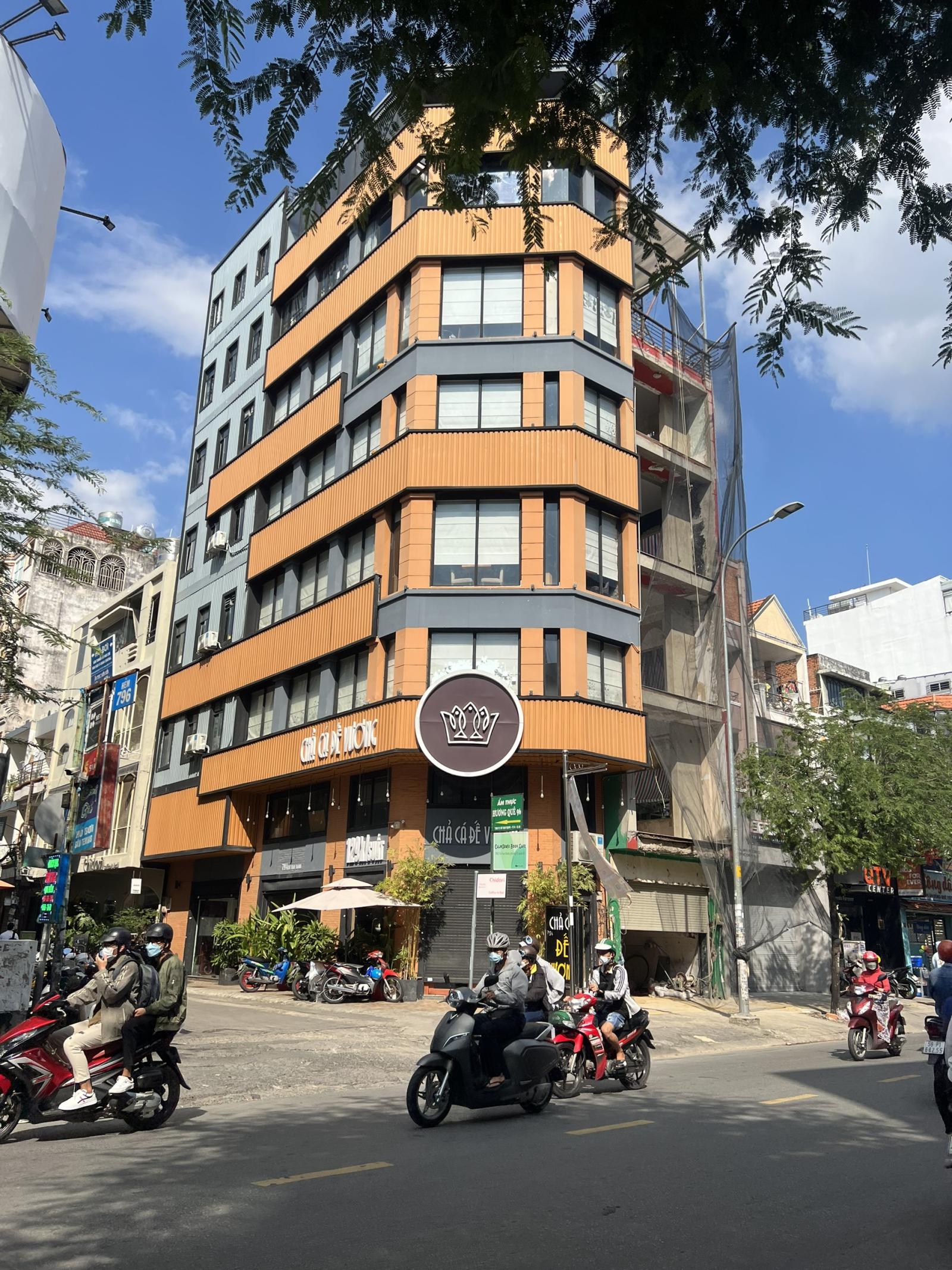 Bán căn góc 2 mặt tiền đường Lê Đại Hành P.11 Q.11-DT:4x15-4 lầu .