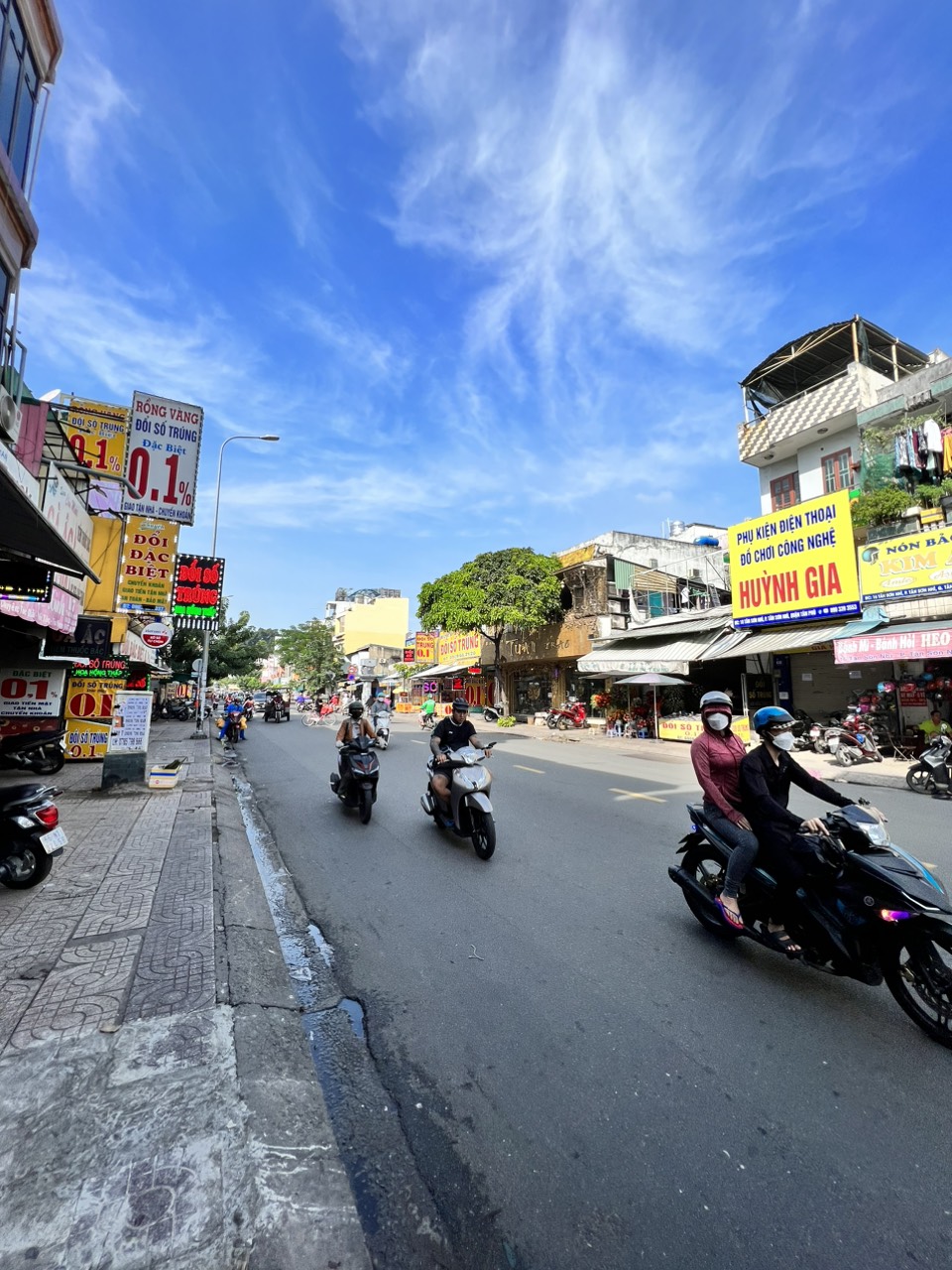 Mặt tiền 24m đường Nguyễn Sơn, vị trí đẹp. DT: 4.25x18.3. Giá 15tỷ TL