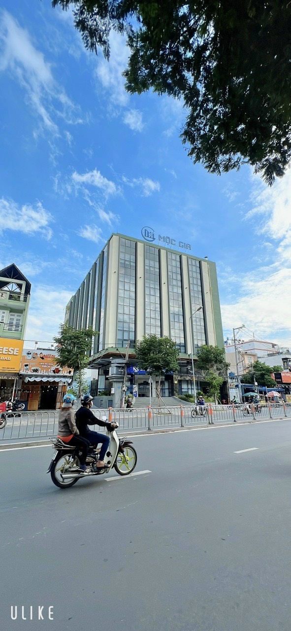 Bán gấp tòa nhà building góc Phan Đăng Lưu - Hoàng Hoa Thám - Q. Bình Thạnh. DT: 22x55m
