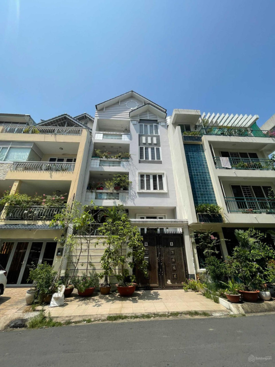 Vợ chồng tôi bán nhà mặt tiền 23B Nguyễn Thị Minh Khai, Q1 (đoạn 2 chiều); (9,3x22m, 7 tầng) 39 tỷ