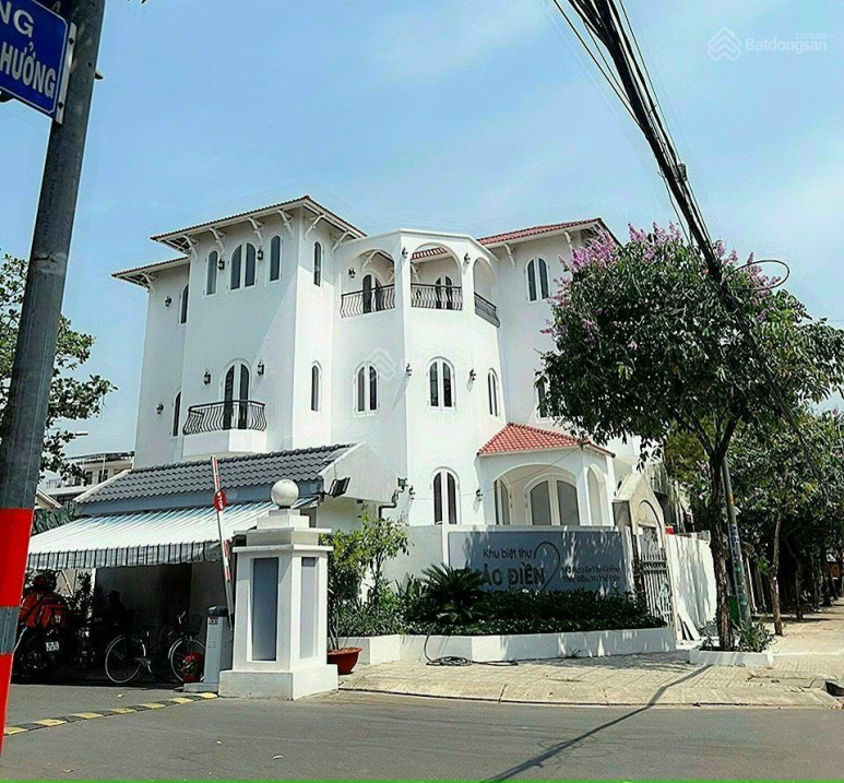 Chính chủ cần bán gấp biệt thự 2MT khu Compound Eden Nguyễn Văn Hưởng Quận 2. (20 x 28m) 92,8 tỷ
