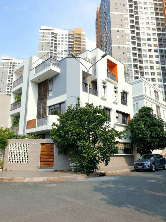 Kẹt tiền bán gấp nhà phố 2MT KDC Văn Minh, DT 7x1m8, KC 4 tầng, giá 27,5 tỷ còn TL