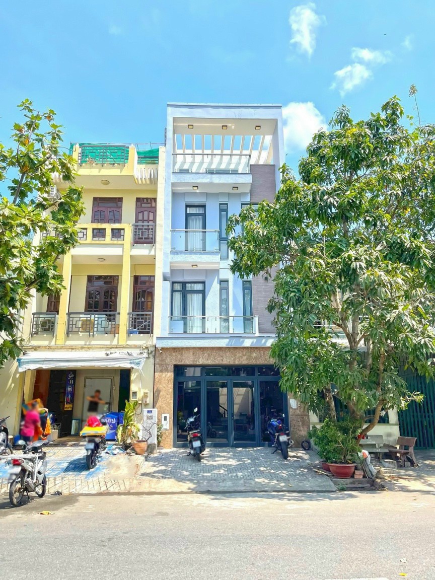 Bán nhà giá tốt nhất thị trường đường 20m Phạm Hữu Lầu, Q7, Giá chỉ 11,3 tỷ