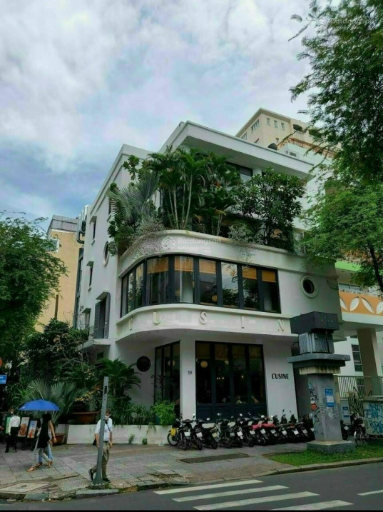 Hạ gía! Bán gấp! Nhà góc 3 mặt tiền khu siêu vip Nguyễn Thị Minh Khai (5 x 20m). Gía: 23 tỷ