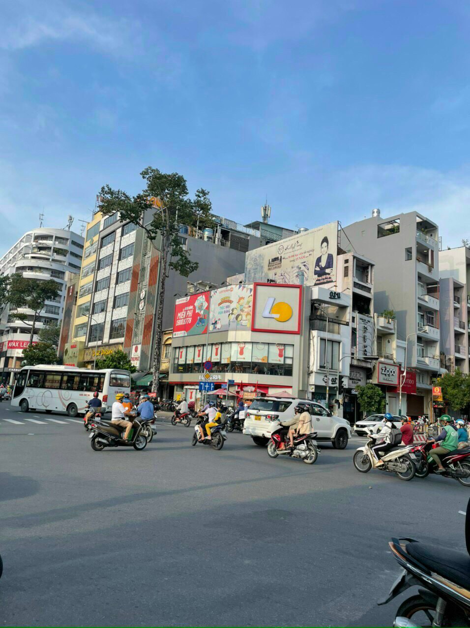 Góc 2 Mặt Tiền Lê Lai & Tôn Thất Tùng, Phường Bến Thành, Quận 1 - HĐ thuê 200tr/th 