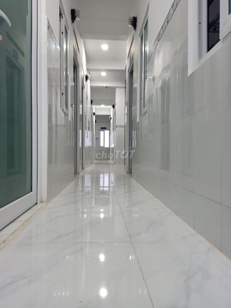 Bán tòa nhà CHDV mới xây 42P có thang máy, sẵn TN đg Lê Thị Riêng, Q12, giáp Gò Vấp. 8*20m, HXH 8m thông
