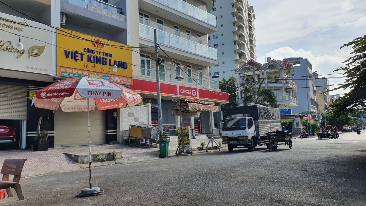 Bán nhà góc 2MT đường Chợ Lớn, DT 12 x 18m, hầm + 4 lầu Thang máy, giá 39.9 tỷ