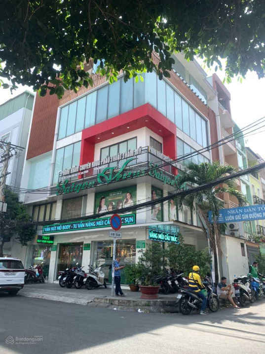 Cần bán gấp tòa nhà mặt tiền Nguyễn Thị Minh Khai, Phường 5, Quận 3 (8 x 30m) 9 tầng, giá 142 tỷ