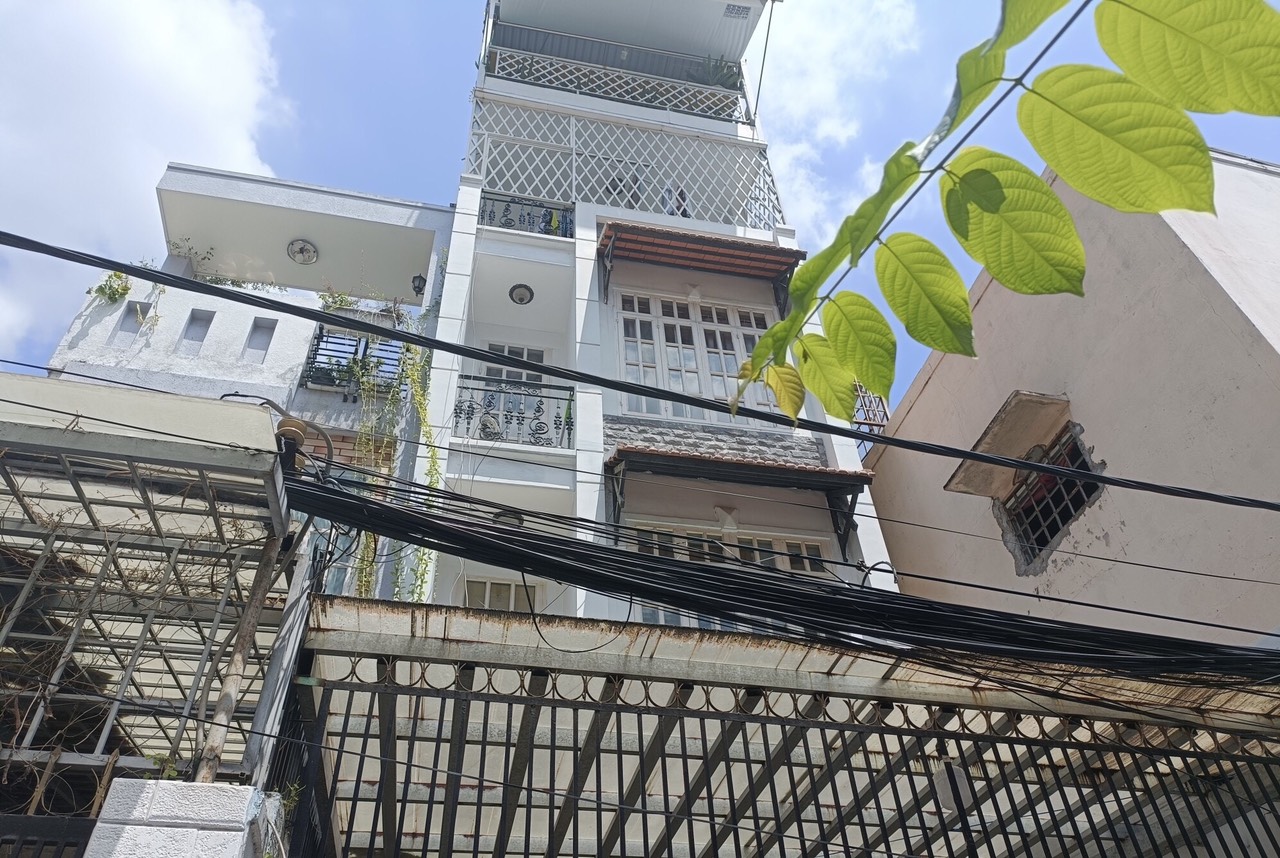 10tỷ7 còn 9tỷ9, Cách Mạng Tháng 8 Quận 10, HXH5m 1 xẹt, 5tầng BTCT, ngang 4,5m, DT 50m2.
