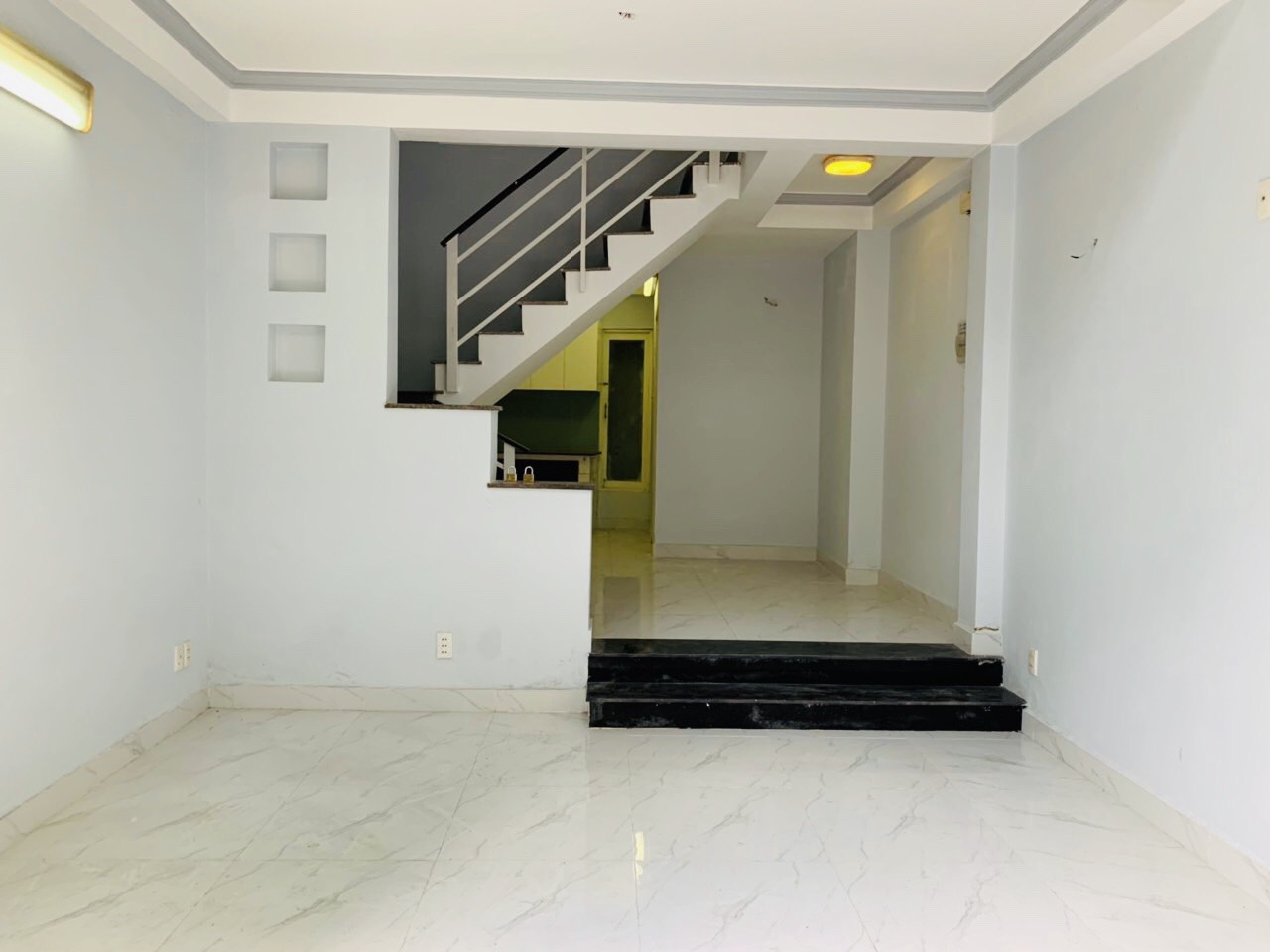 Xuất cảnh bán Gấp căn nhà HXH Nguyễn Trãi, P. 7, Q.5 (4x10m) 5 tầng, giá 7,6 tỷ TL