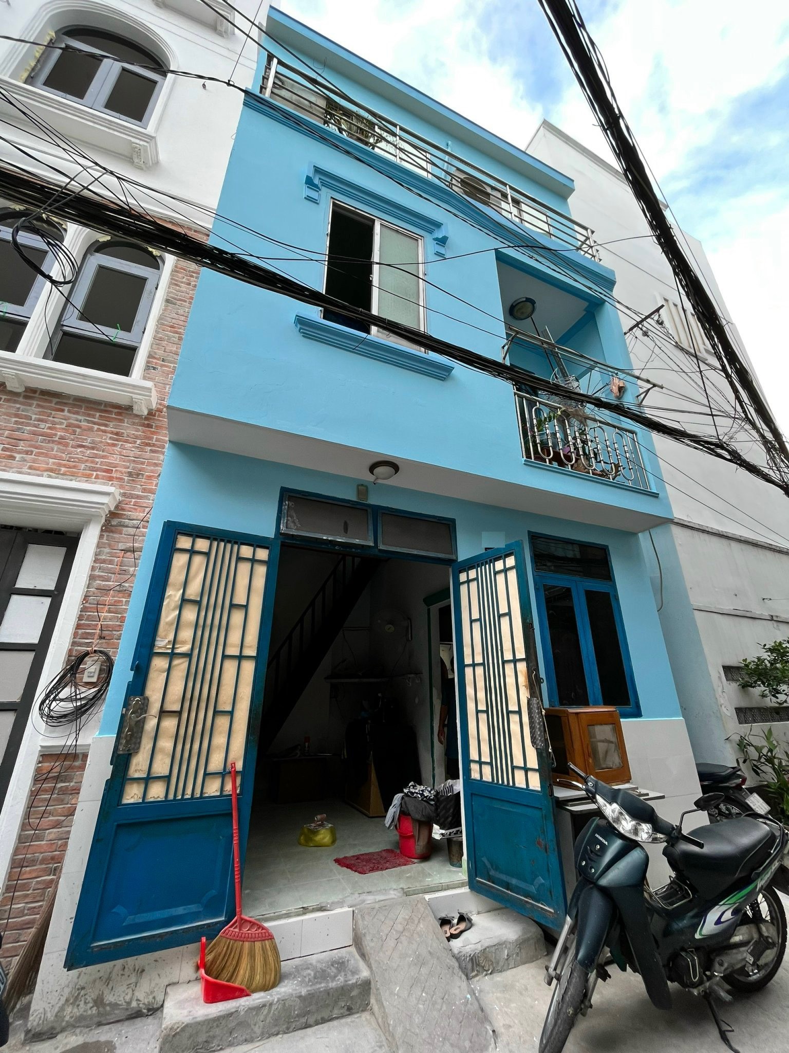 Bán nhà HXH Nguyễn Thượng Hiền, P6, BT, DT 4.6x4m. 3 lầu, 3PN, 2WC, Giá 2.3 tỷ TL