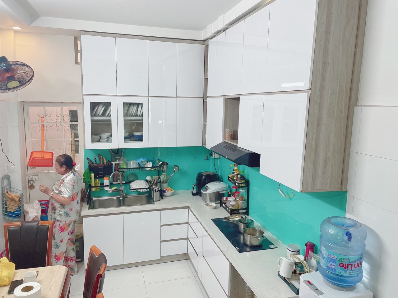 Giảm 1tỷ2,nhà Ba Tháng Hai, HXH 5m, cách mặt tiền 3 căn, 3tầng, dt 45m2, 10tỷ5.