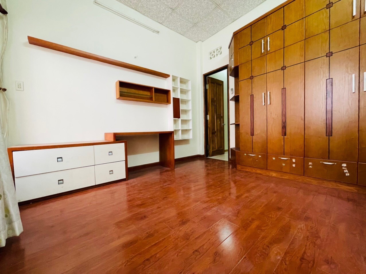 Nhà Thành Thái, Dtsd 65m2, nhà mới vào ở ngay, sổ vuông A4, chỉ 6 tỷ 8. liên hệ 0931054938