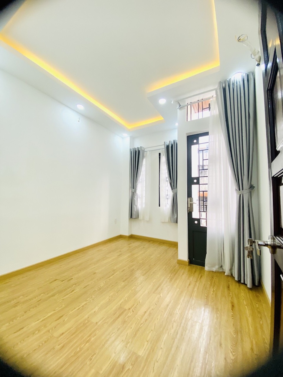 Nhà Thành Thái, Dtsd 65m2, nhà mới vào ở ngay, sổ vuông A4, chỉ 6 tỷ 8. liên hệ 0931054938