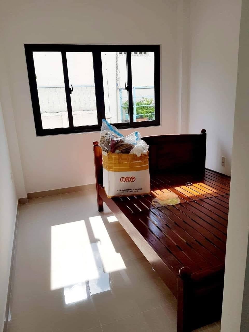Nhà Thành Thái, Dtsd 65m2, nhà mới vào ở ngay, sổ vuông A4, chỉ 6 tỷ 8. liên hệ 0931054938