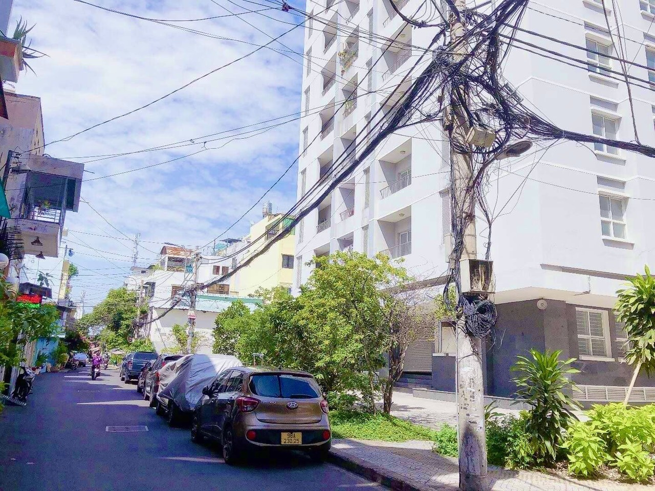 Nhà Thành Thái, Dtsd 65m2, nhà mới vào ở ngay, sổ vuông A4, chỉ 6 tỷ 8. liên hệ 0931054938