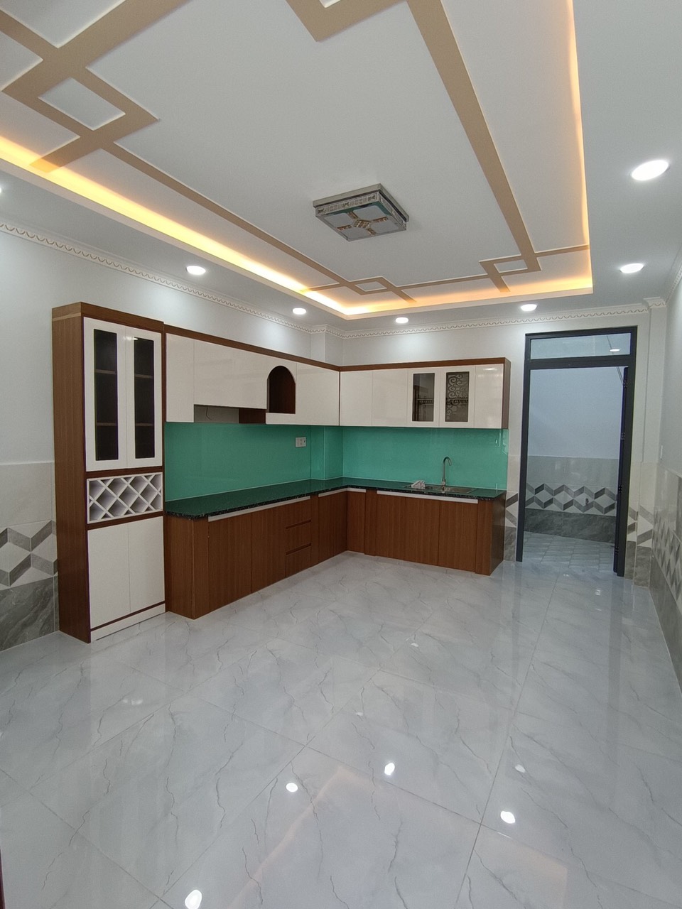 Giảm 500tr, Hẻm 1 xẹt Nguyễn Nguyễn Duy Dương, cách 3 căn ra mặt tiền, 4tầng, 52m2, 6tỷ8.