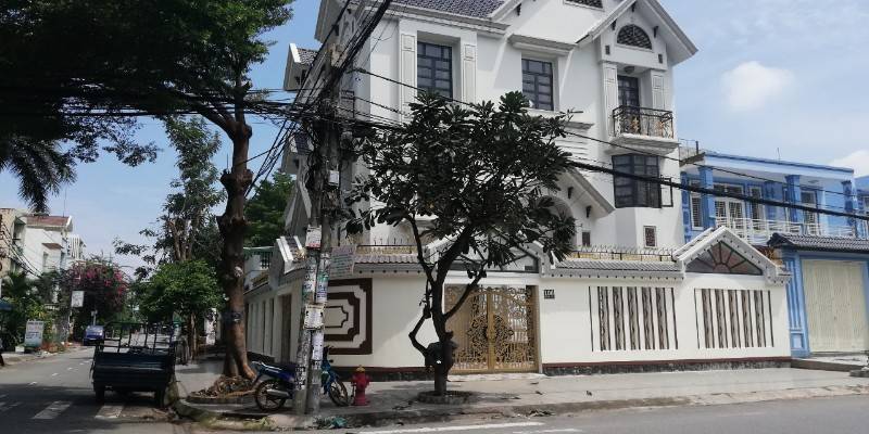 Bán nhà cũ đg Nguyễn Gia Thiều, P6, Q3. 20x24m 1 Lầu Giá: 180 tỷ